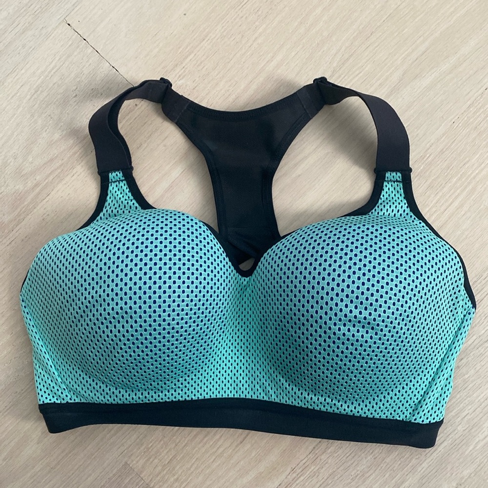 Victoria Sport - Sports Bra - 34DD